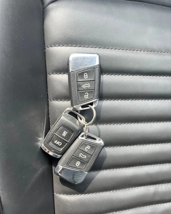 Volkswagen Passat cena 92000 przebieg: 164891, rok produkcji 2019 z Chęciny małe 781